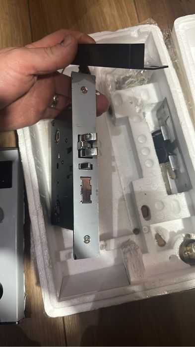 Yala , broasca , cu card si cheie noua