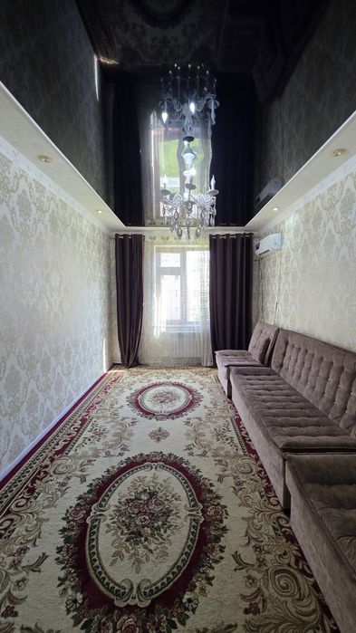 Tinchlik plaza oldida