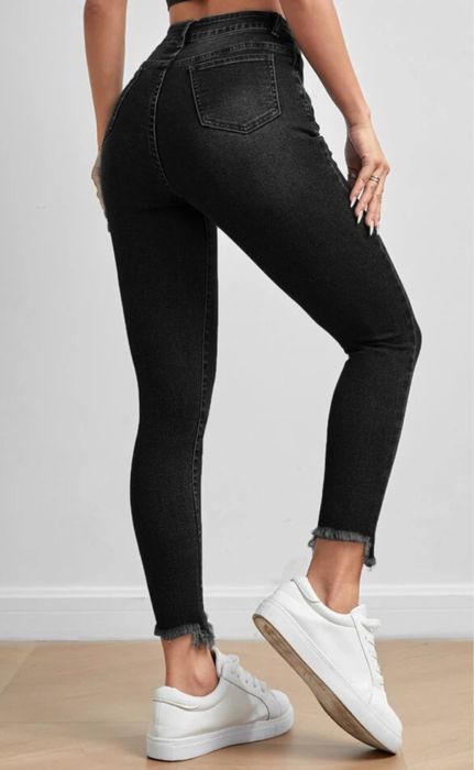 Черни дънки (skinny jeans)