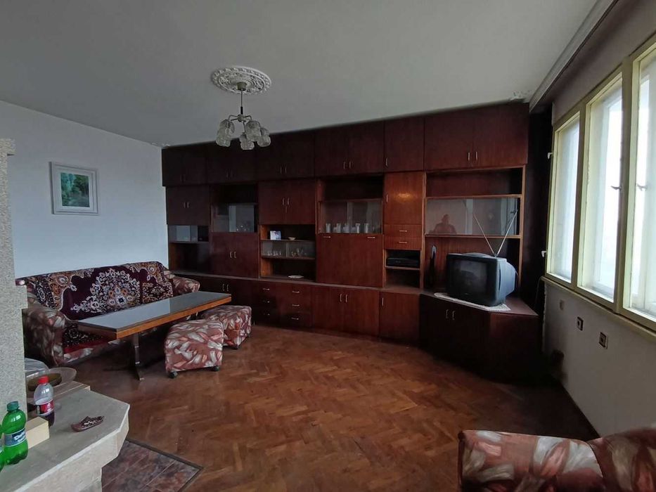 Четиристаен апартамент в кв. Акация