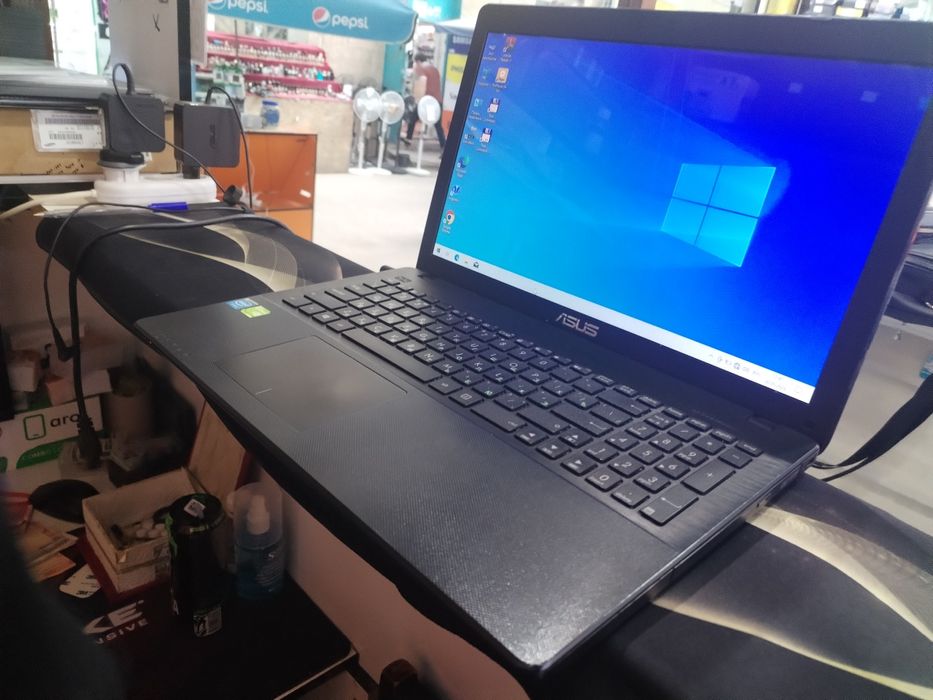Noubook sotiladi Asus