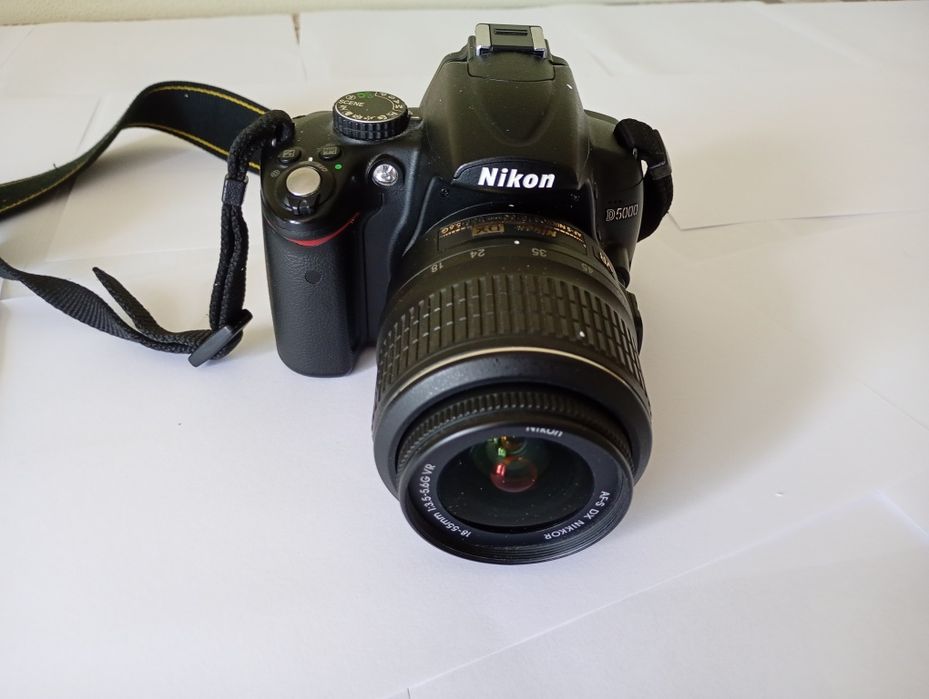 Kit Nikon D5000+ obiectiv 18-50mm