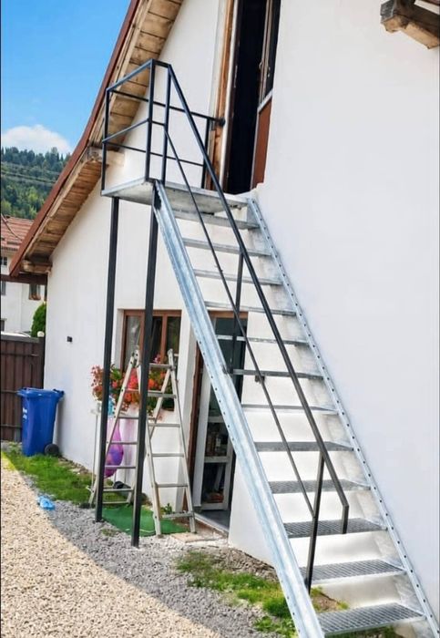 Scări metalice zincate exterior