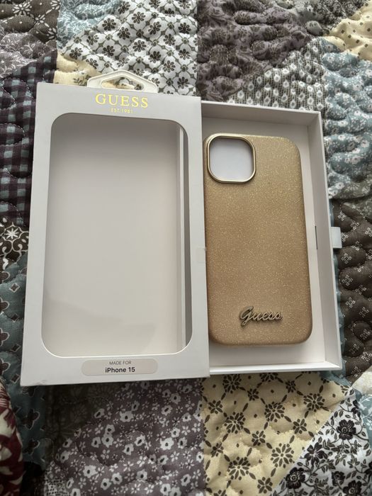 Husa guess iphone 15 gold