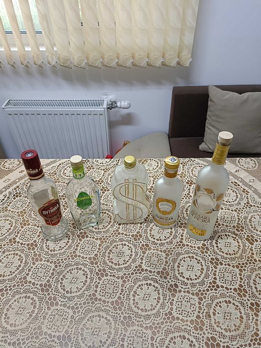 Празни бутилки от водка за колекция!