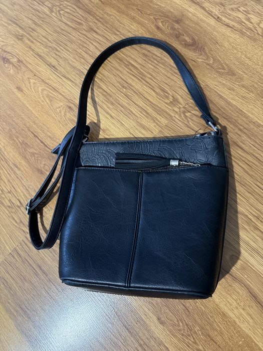 Дамска черна чанта