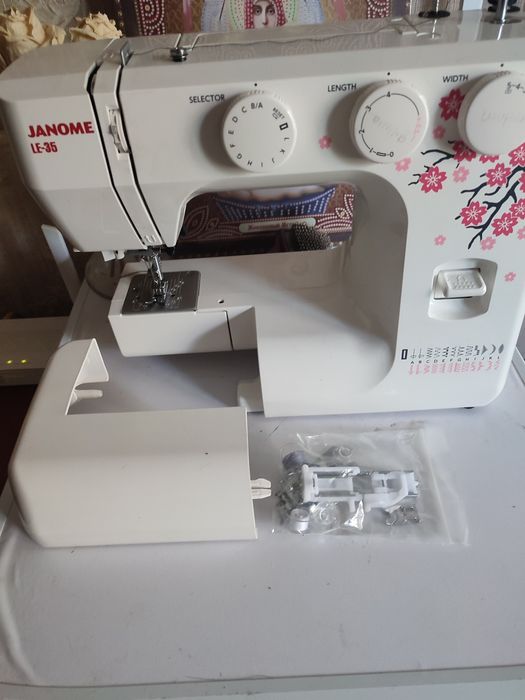 Продам швейную машинку