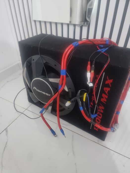 Subwoofer auto cu stație si fire
