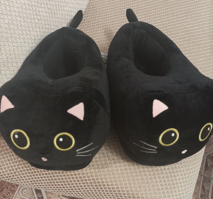 Продавам пантофи за момиче