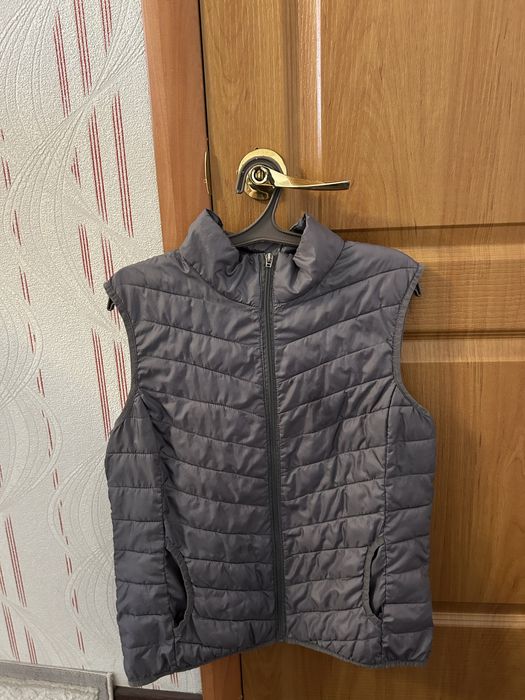 Желетка легкая красивая