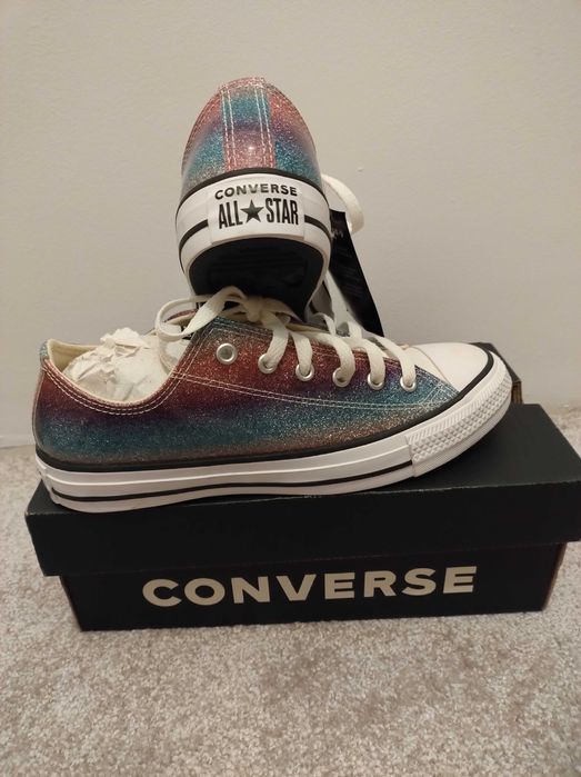 Vând pantofi sport Converse