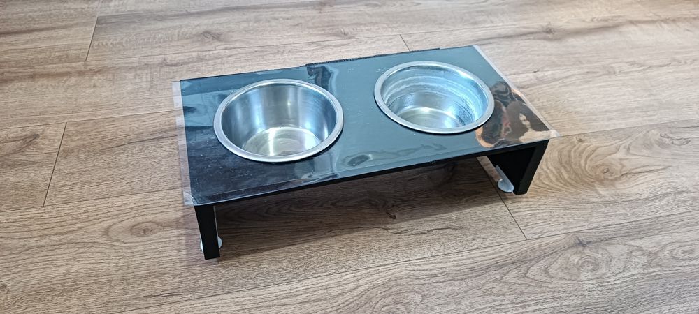Подставка с мисками для собак