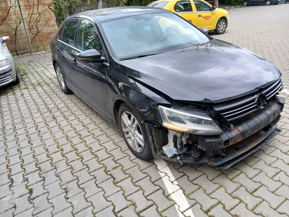 Volkswagen Jetta Avariat Față
