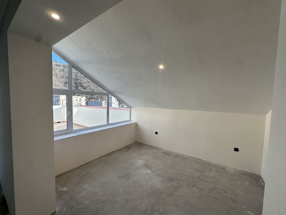 МЕЗОНЕТ 195кв гр.Дупница център, затворен комплекс+парко място