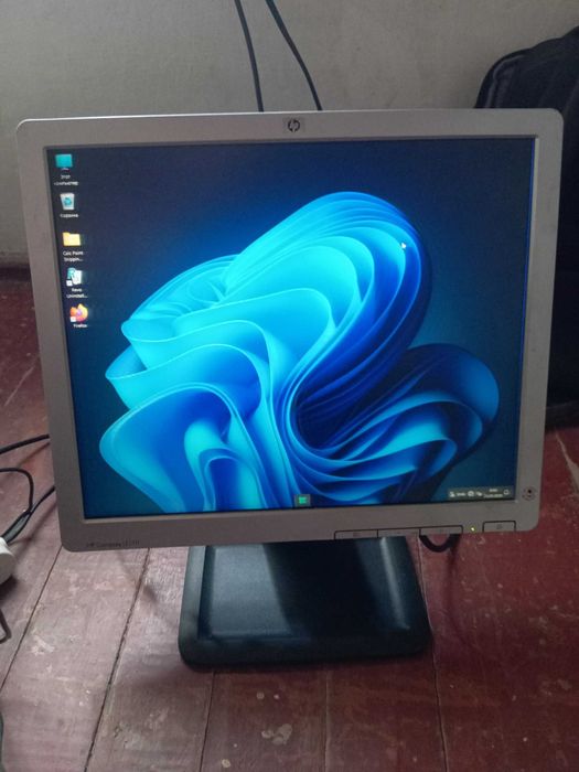 Продам дёшево HP Compaq LE1711