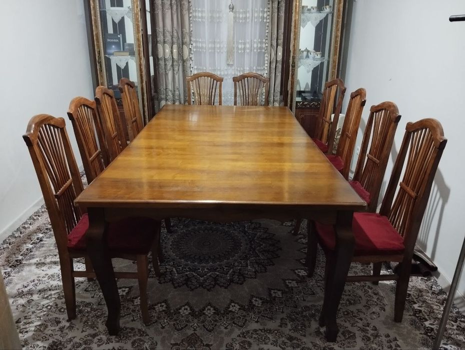 Mehmonhona uchun Stol va stullar