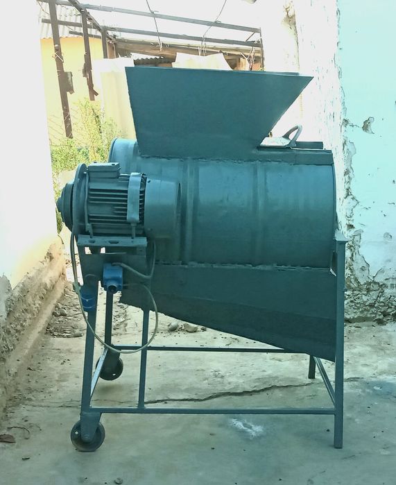 Макка сўтадан донини ажратиб оладиган апарат сотилади.