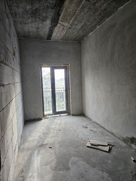 Navastroykadan uy sotiladi