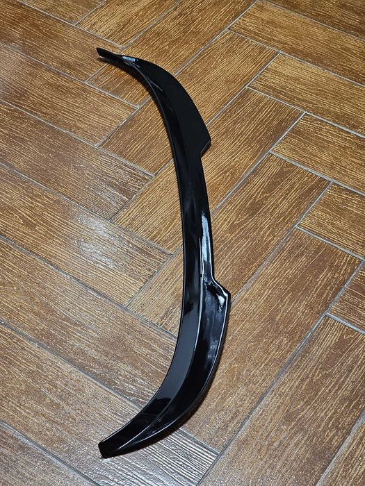 Eleron pentru haion Volkswagen Scirocco negru lucios