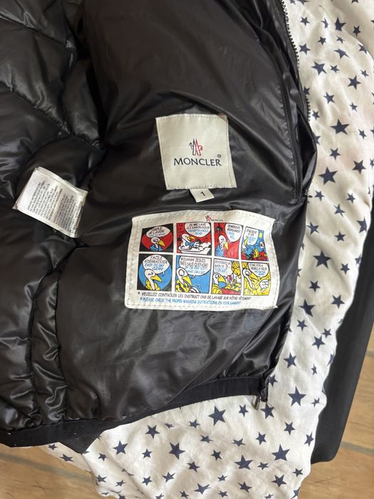 Moncler яке.Запазено