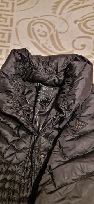 Зимно яке на марката Guess
