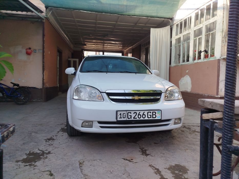 Ласетти сотилади