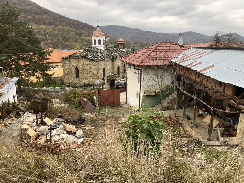 Продавам къща на 5 км.от Троян.