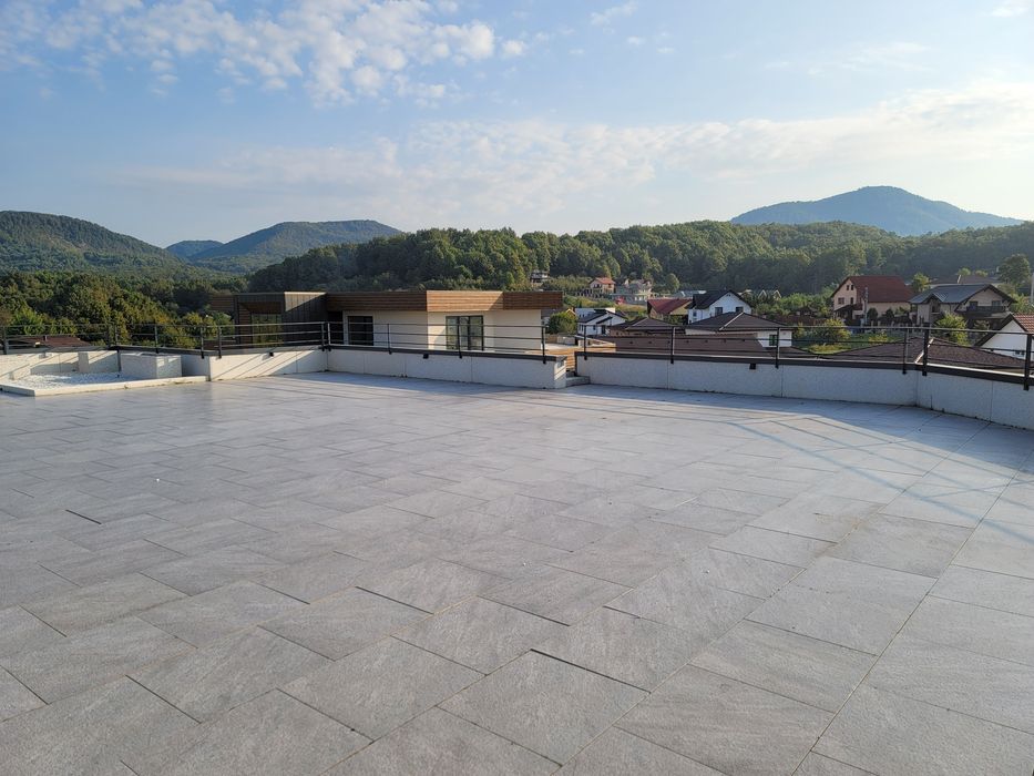 Apartament penthouse semifinisat !!!