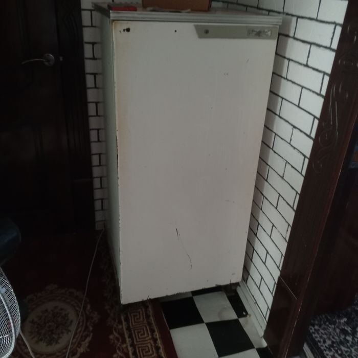Холодильник почти новая