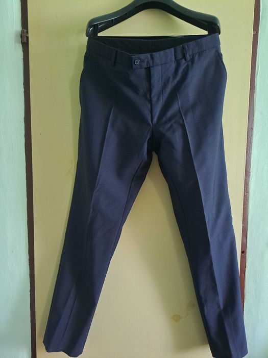 Мъжки костюм( сако,панталон, риза и вратовръзка)