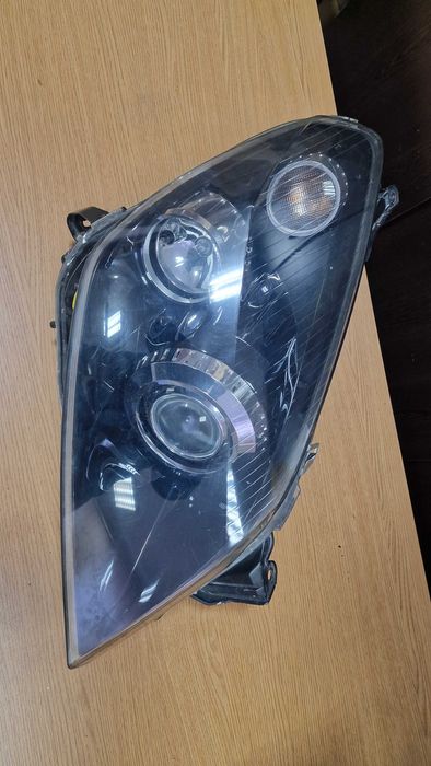Опел Астра Х десен ксенон ксенонов фар Opel Astra H desen xenon far