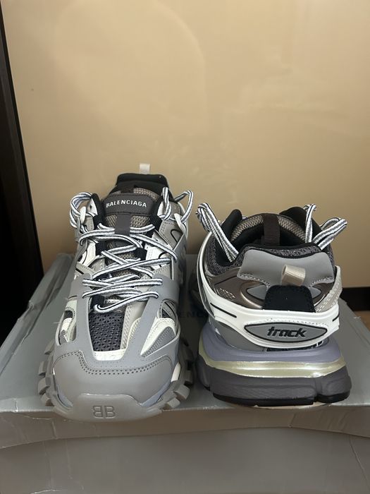 Balenciaga track 42