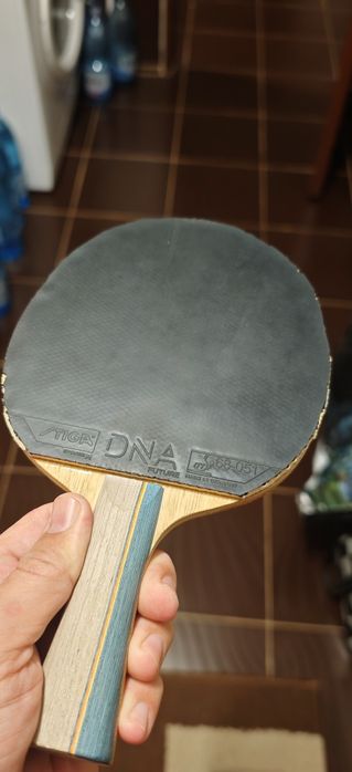 Paletă custom DHS Wind s 1030 și fețe Victas V15 Limber și Stiga DNA F