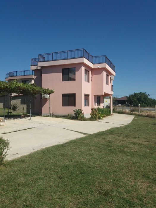 давам под наем къща с панорама море