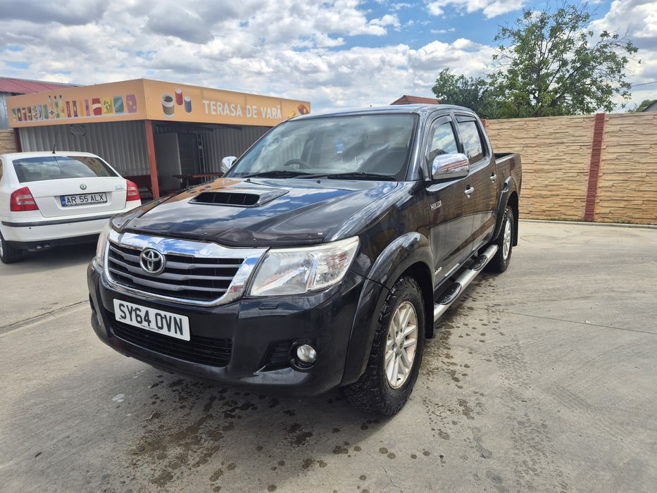 TOYOTA Hilux