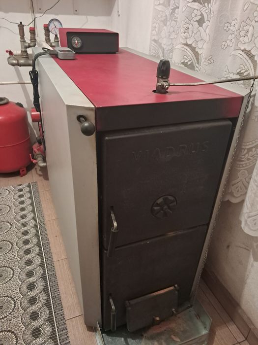 Vând centrala termica pe combustibil solid lemn cărbune marca viadrus