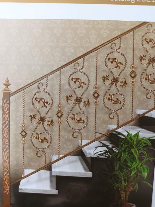 Porți, garduri și balcoane din fier forjat