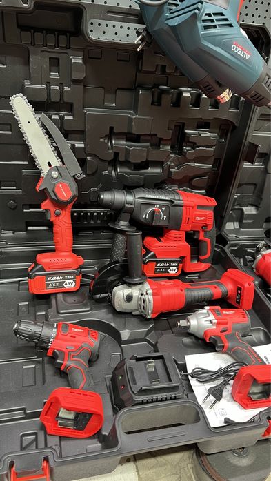 Набор инструментов. Болгарка дрель префоратор гайковерт кусторез