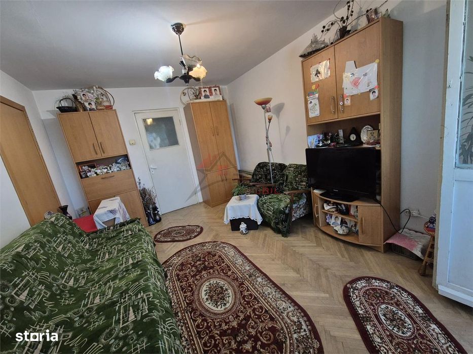 Vanzare apartament 2 camere decomandat- circular - Podul de Piatra
