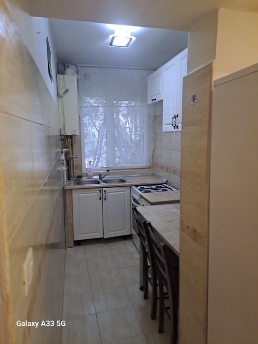 Inchiriez apartament 2 camere ,strada Republicii.