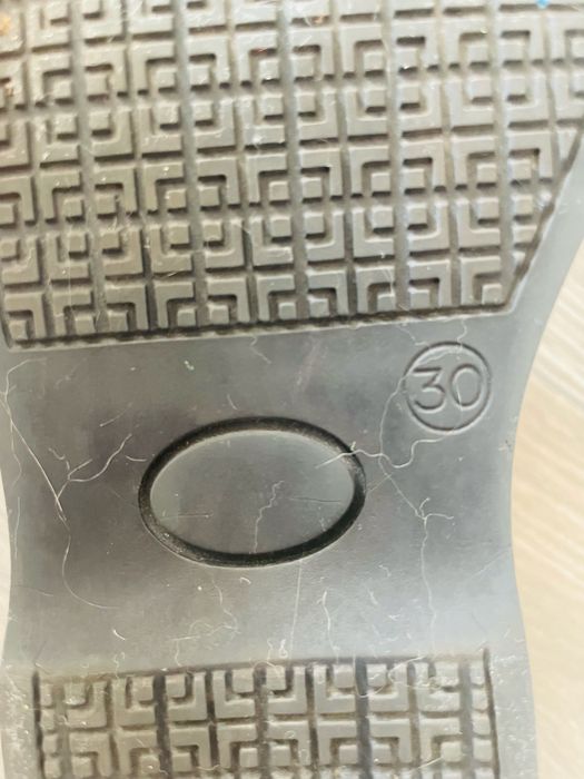 Продам детскую обувь.