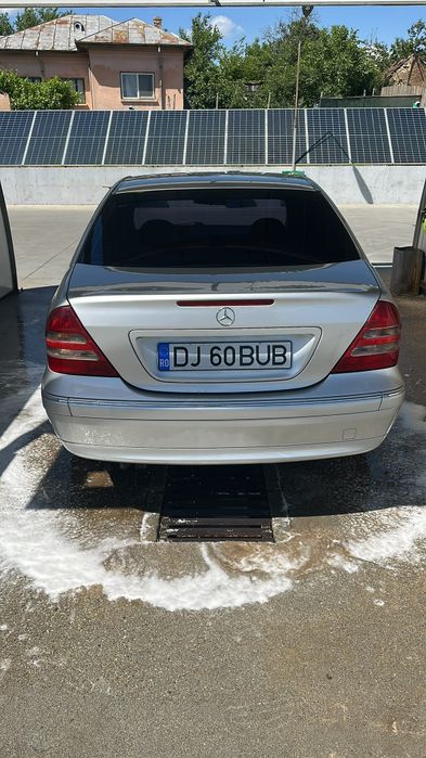 Vând Mercedes C class automat diesel