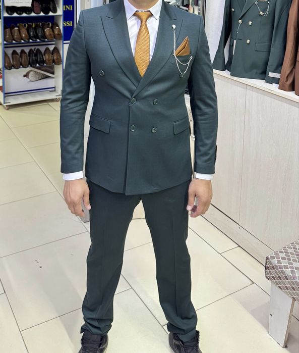Продам костюм тройка