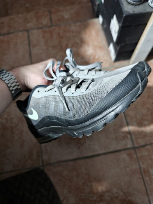 Vând Air max invigor
