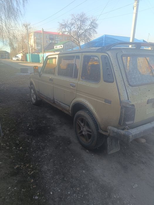 Продам ниву 2003г,/в на ходу двигатель коробка норм.