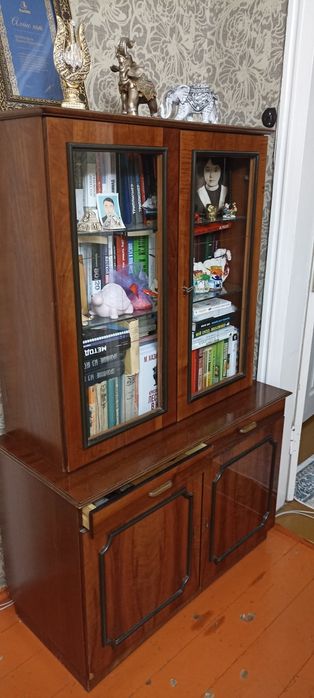 Шкаф (стенка,горка)