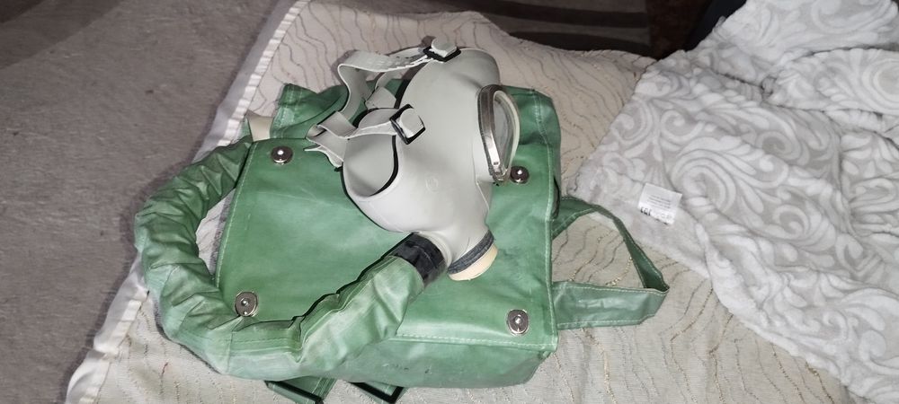 Противогаз изолирующий ИП-4М