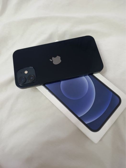 Продаю айфон 12