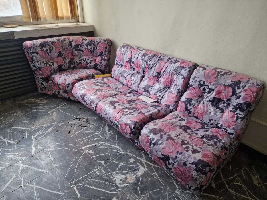 Офис мебели – модули за офис рафтове, гардероби, дивани