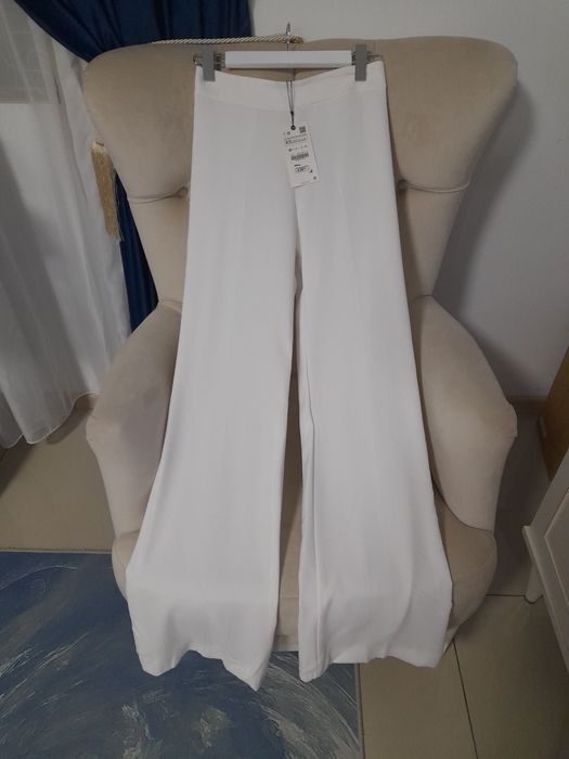 Pantaloni albi Zara eleganți wide leg cu talie înaltă mărimea M